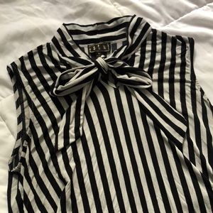 Black white striped neck tie sleeveless blouse